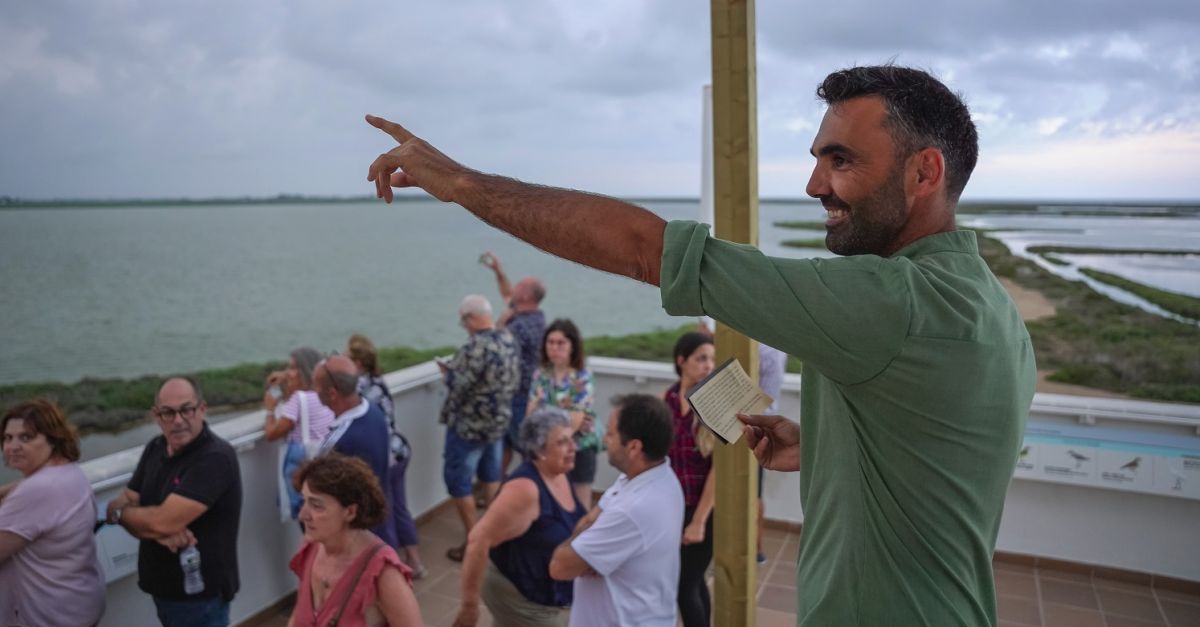 Nova visita sensorial per descobrir el Delta de lEbre, en plena posta de sol