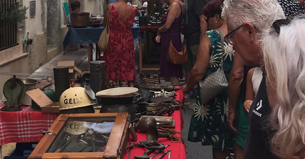 El Perell celebra la segona edici de la Fira dAntiguitats i Artesania amb el doble de parades que lany passat