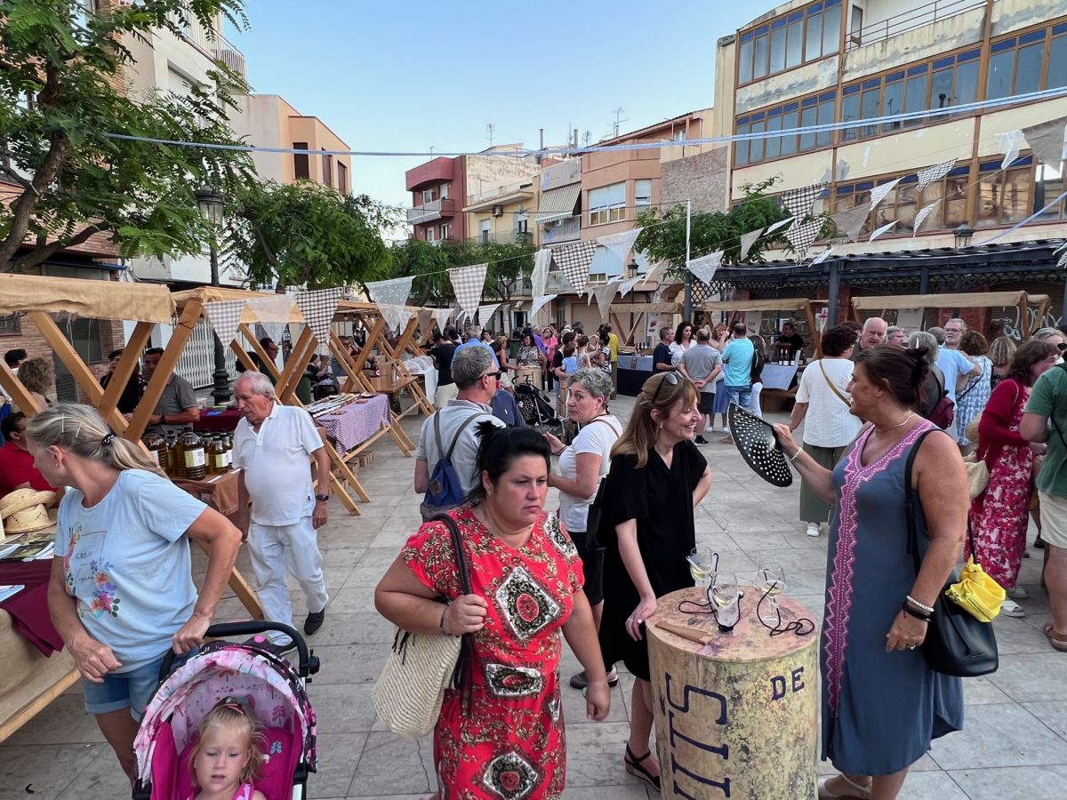 La Fira Fruits de la Terra aconsegueix apropar els productes locals als visitants en plena temporada turstica | EbreActiu.cat, revista digital d’oci actiu | Terres de l’Ebre ...