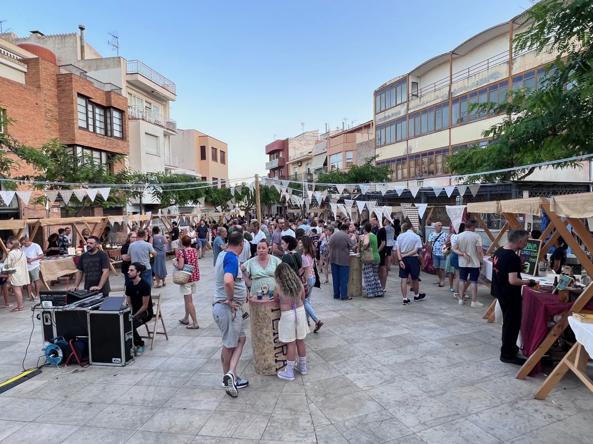 La Fira Fruits de la Terra aconsegueix apropar els productes locals als visitants en plena temporada turstica | EbreActiu.cat, revista digital d’oci actiu | Terres de l’Ebre ...