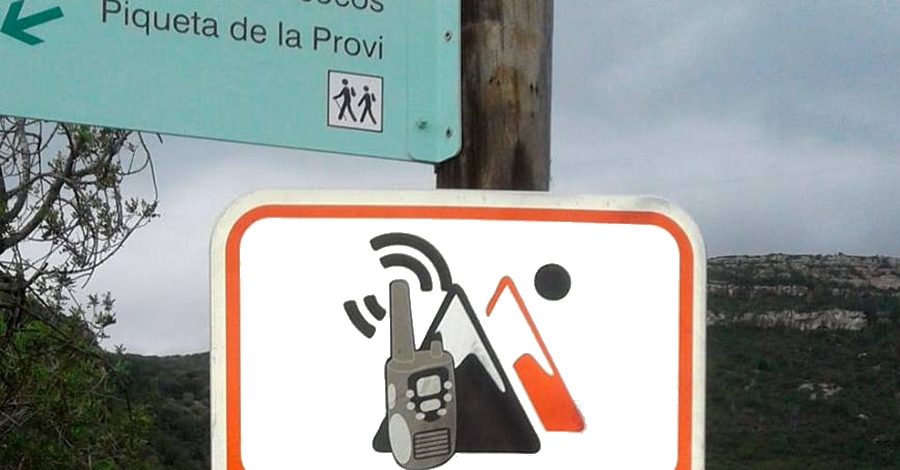 La Rpita installa panells que informen com comunicar-se dins la Serra de Montsi
