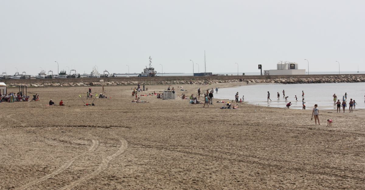 Costes mou 50.000 metres cbics de sorra per palliar els efectes de l’ltim temporal a la costa tarragonina i ebrenca | EbreActiu.cat, revista digital d’oci actiu | Terres de l’Ebre ...