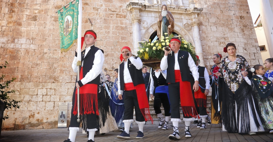 Els balls, la m�sica i els colors dels mantons tornen a fer brillar la festa de Sant Antoni d&rsquo;Alcanar | EbreActiu.cat, revista digital d&rsquo;oci actiu | Terres de l&rsquo;Ebre ...