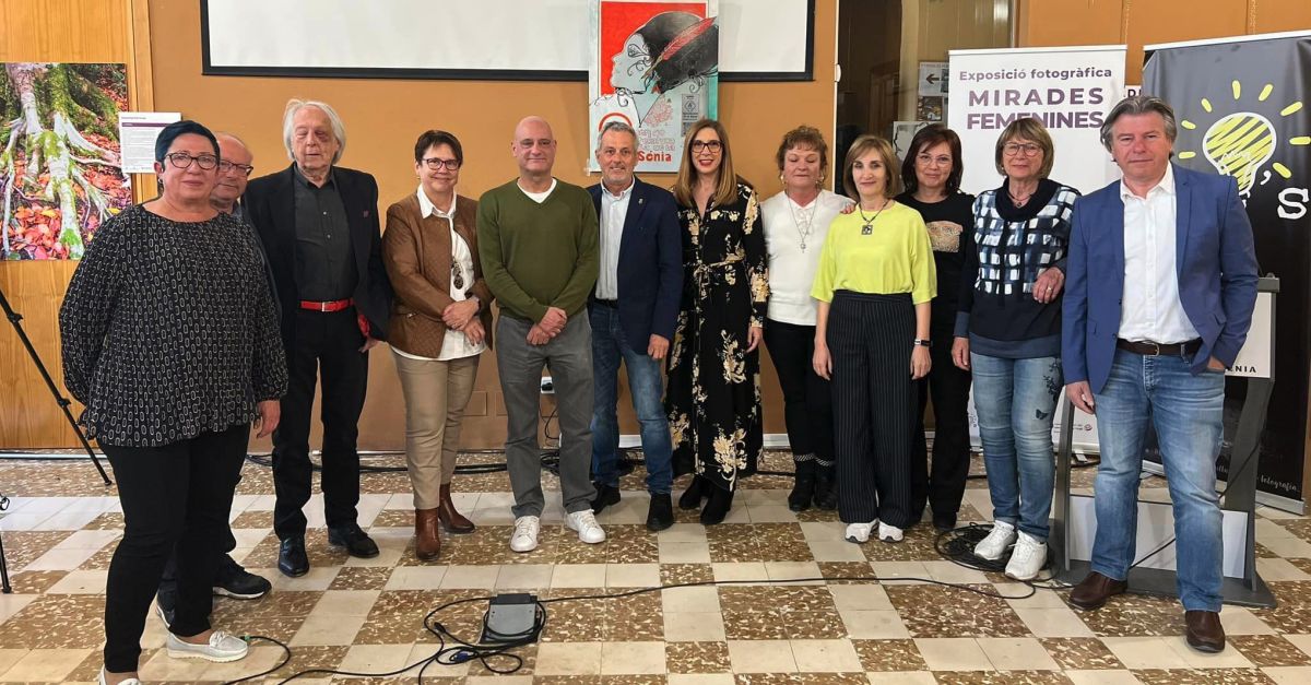 Entrega de premis del Primer Concurs Literari Vila de la Snia