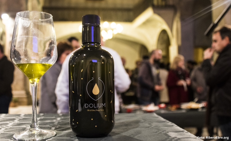 Es presenta en societat «Dolium», el nou l’oli gurmet de la Ribera d’Ebre | EbreActiu.cat, revista digital d’oci actiu | Terres de l’Ebre ... Es presenta en societat «Dolium», el nou l’oli gurmet de la Ribera d’Ebre | EbreActiu.cat, revista digital d’oci actiu | Terres de l’Ebre ...