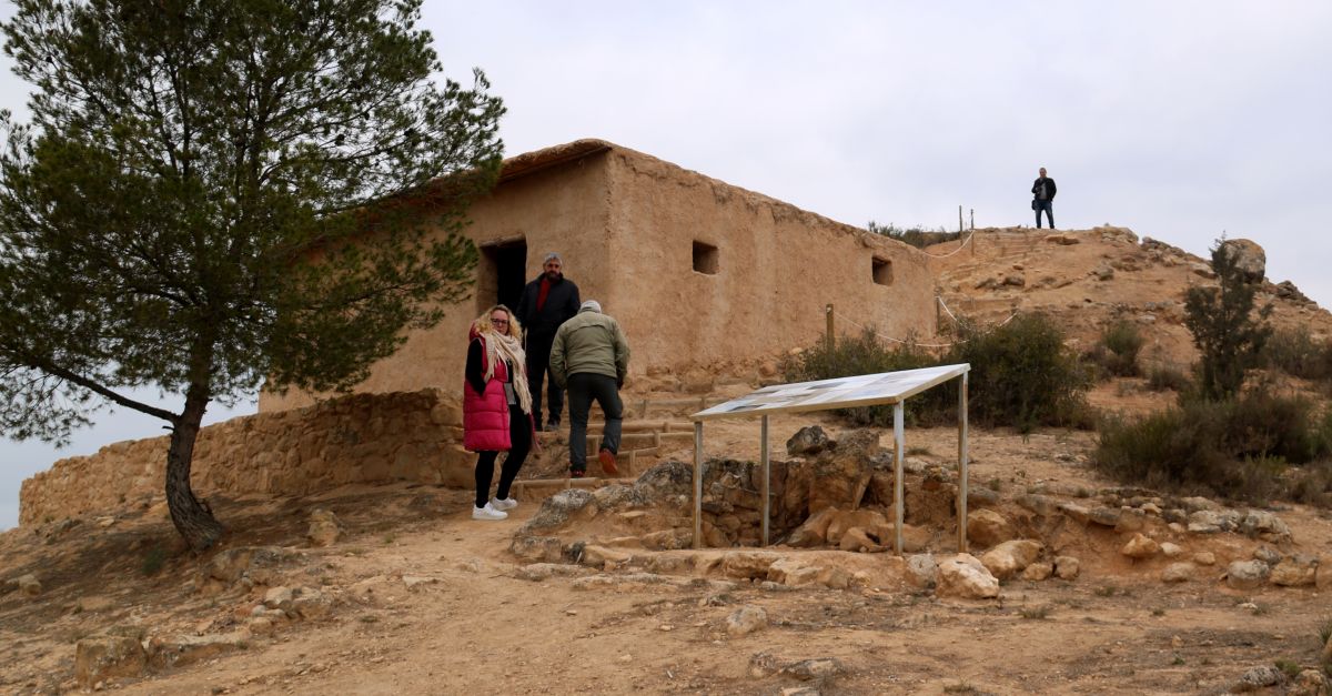 El jaciment de Sebes debat com integrar els vestigis de la guerra civil i fer ms didctica la casa ibera reconstruda