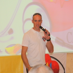 �scar Gri�� presenta als patrocinadors el seu projecte Salut i Cames 