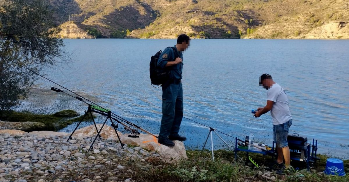 La Gurdia Civil obre una cinquantena dexpedients sancionadors a pescadors del pant de Riba-roja dEbre