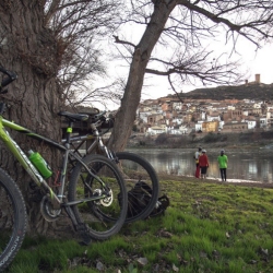 Senderismo en Asc�, en la Ribera de Ebro