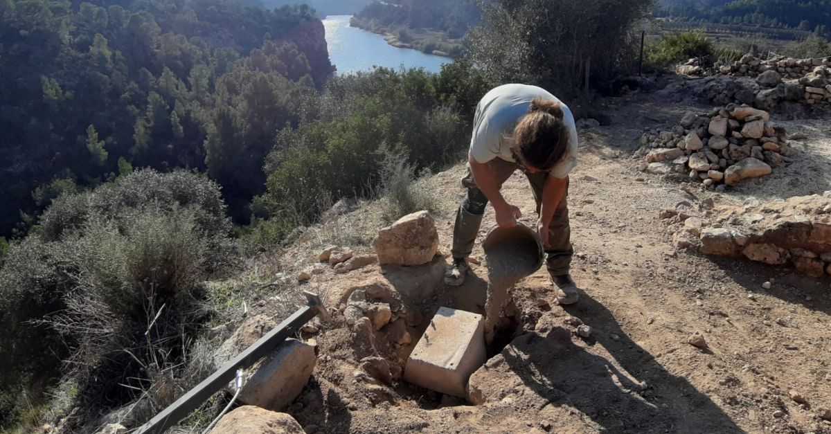 Comencen els treballs de consolidaci i restauraci del sistema defensiu de lassentament ibric del Castellot de la Roca Roja de Benifallet