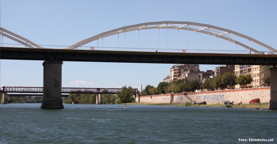 Tortosa installa plafons turstics que interpreten la histria dels ponts de la ciutat
